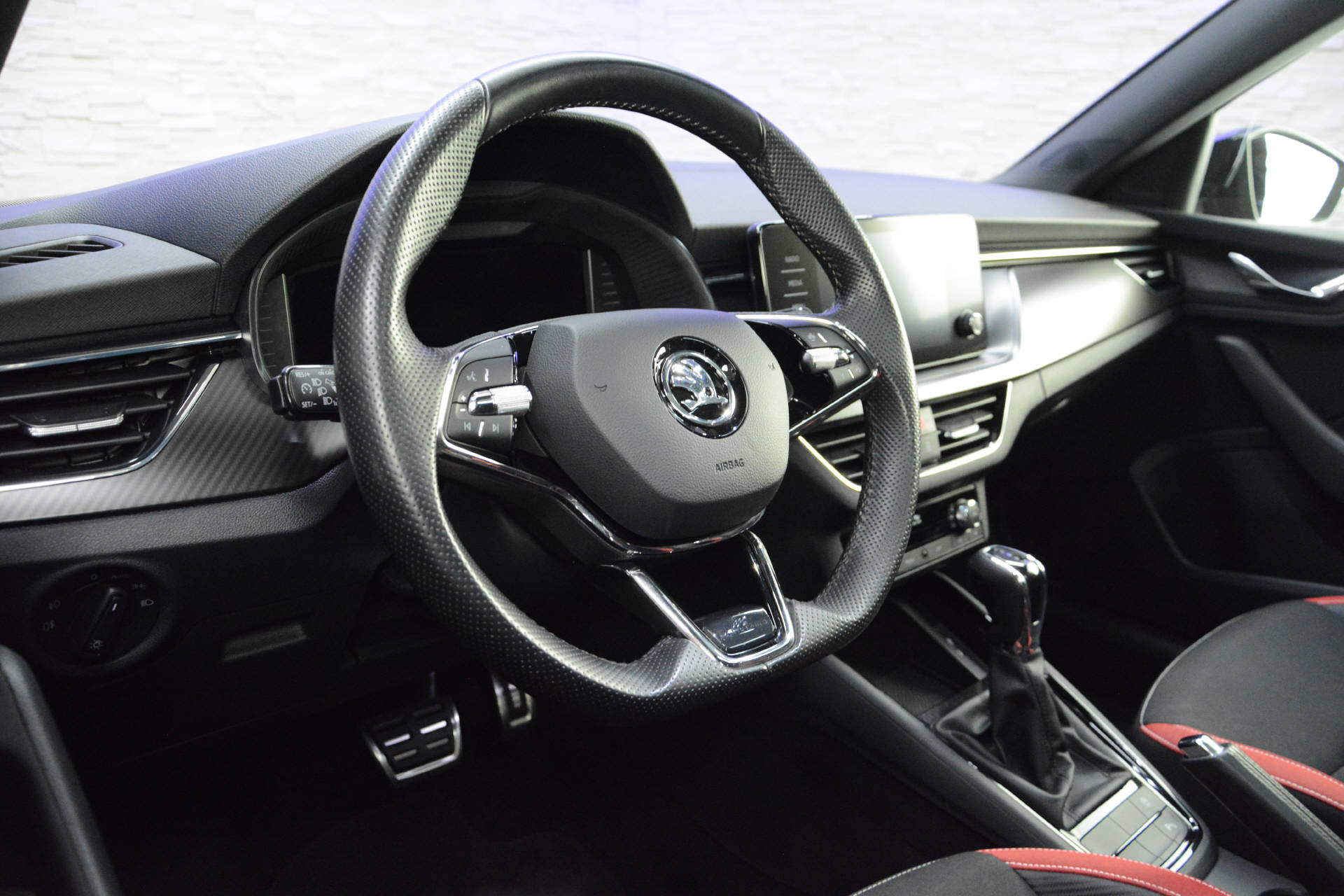 SKODA Kamiq 1.0 TSI Monte Carlo DSG-image-10