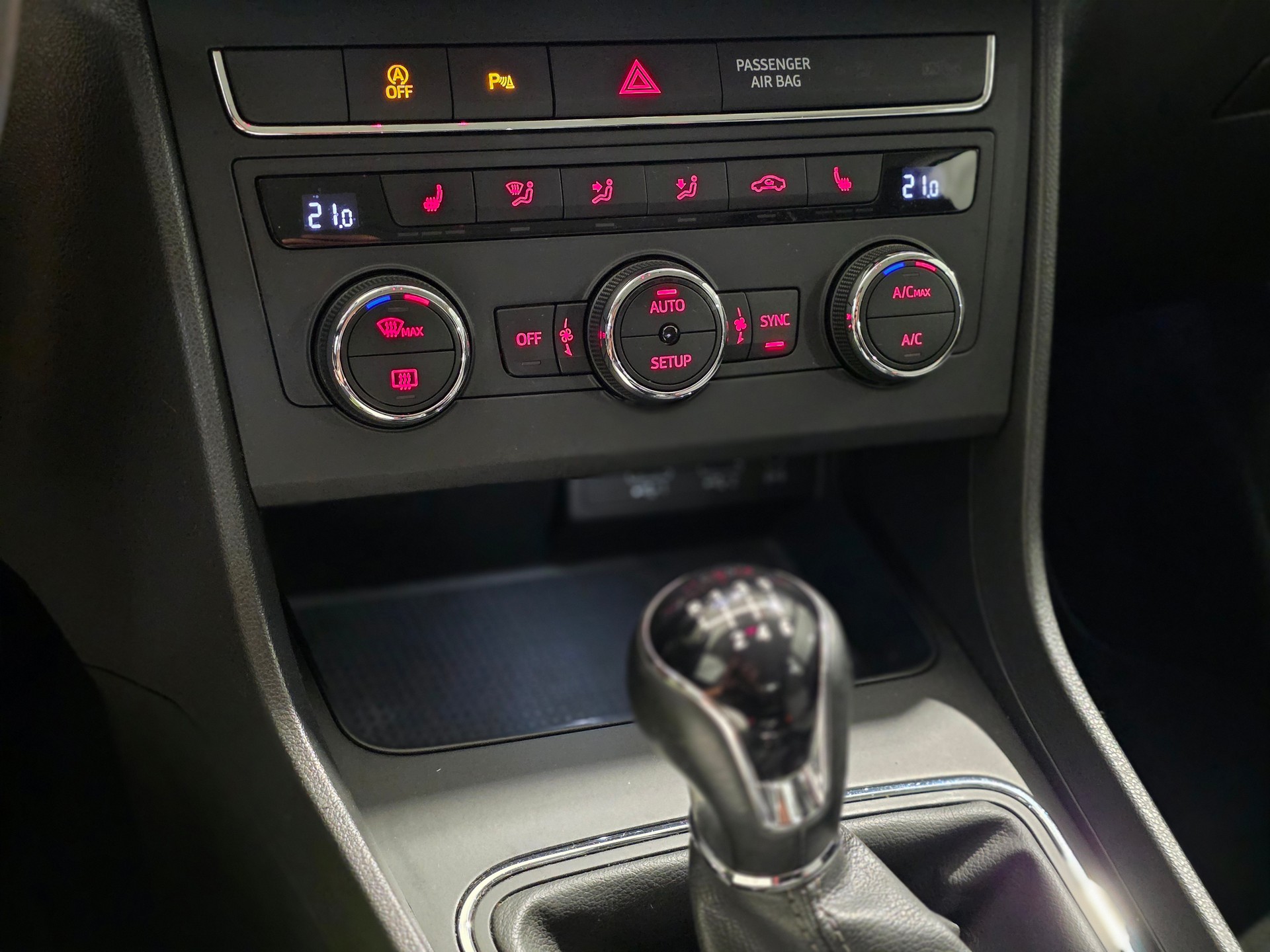SEAT Leon 1.0 Ecomotive TSI Style-image-10