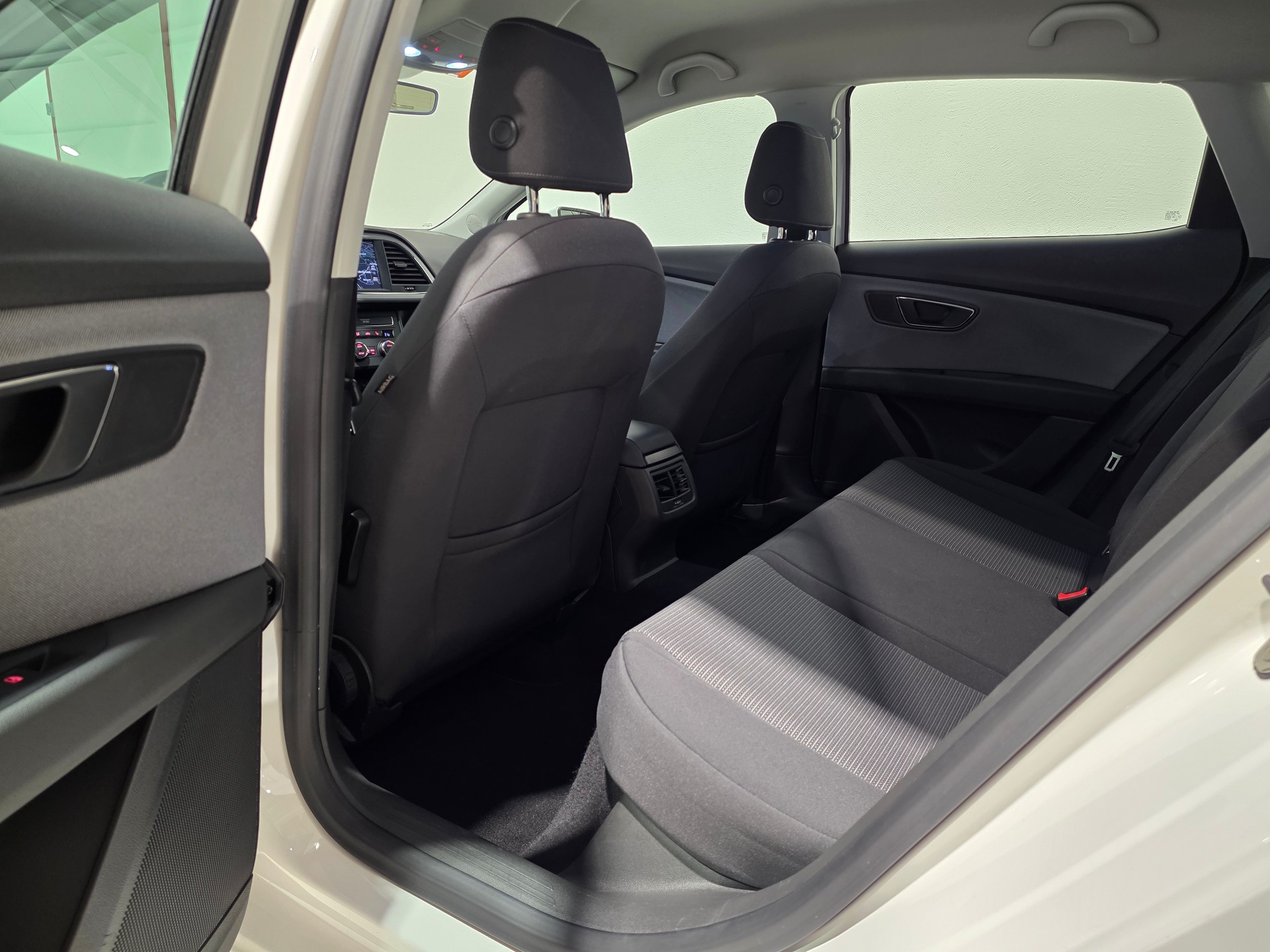 SEAT Leon 1.0 Ecomotive TSI Style-image-11