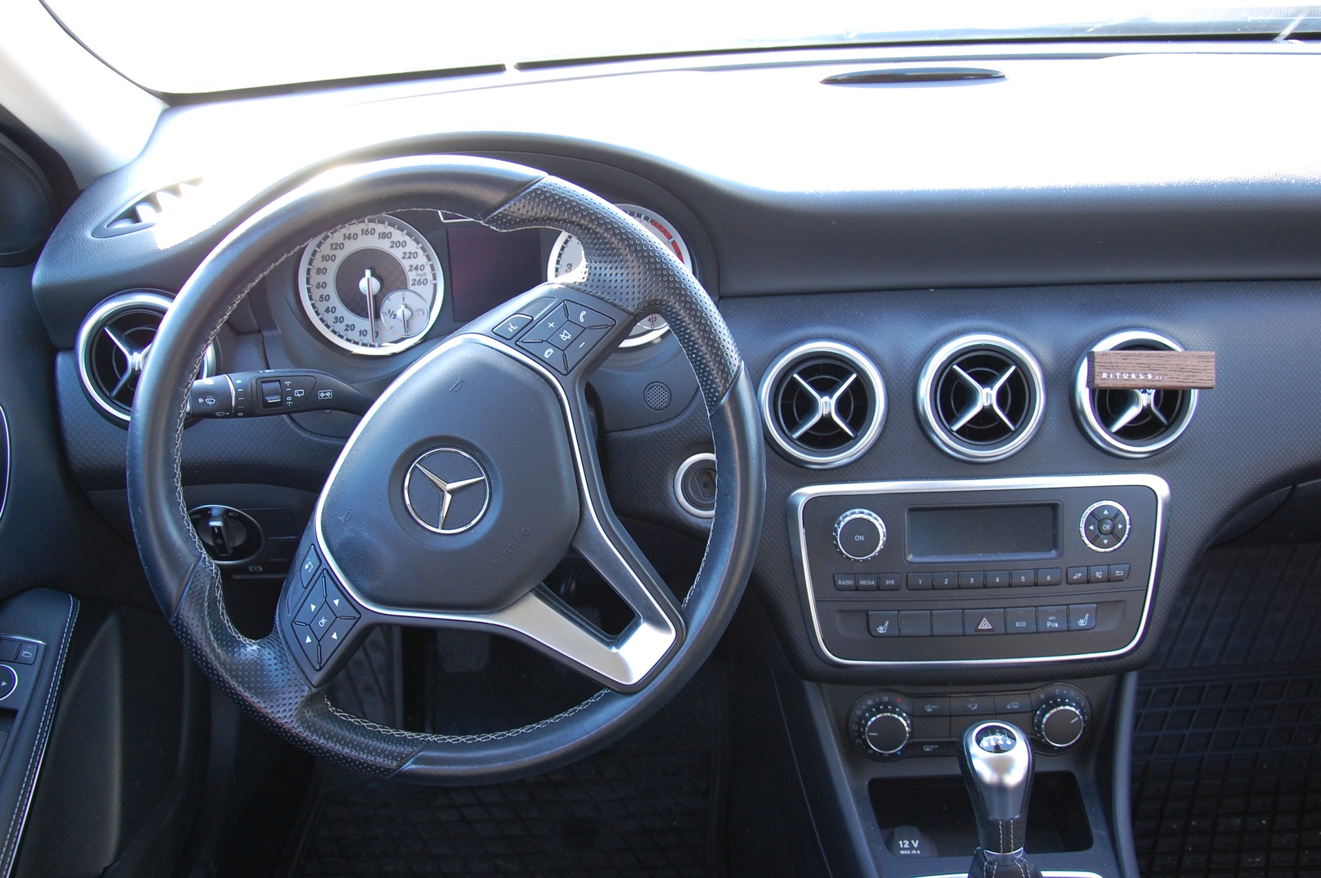 MERCEDES-BENZ A 180-image-6