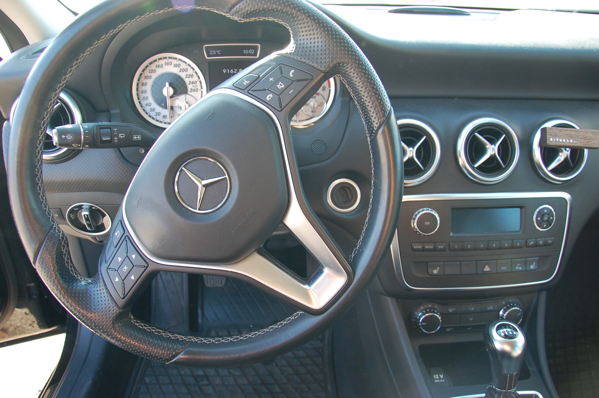 MERCEDES-BENZ A 180-image-8