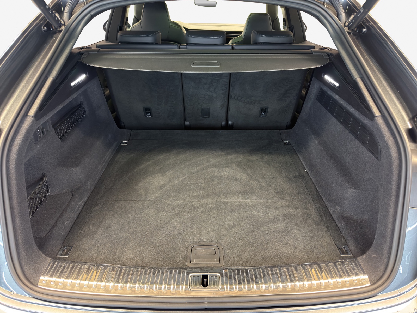 AUDI SQ8 TFSI quattro tiptronic-image-12