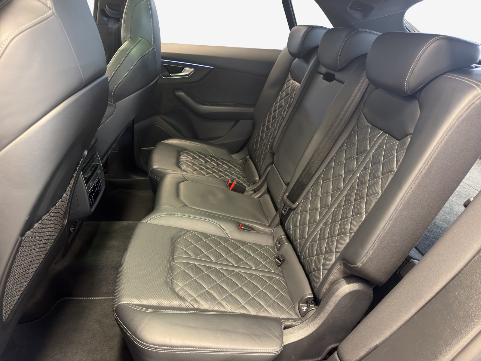 AUDI SQ8 TFSI quattro tiptronic-image-11