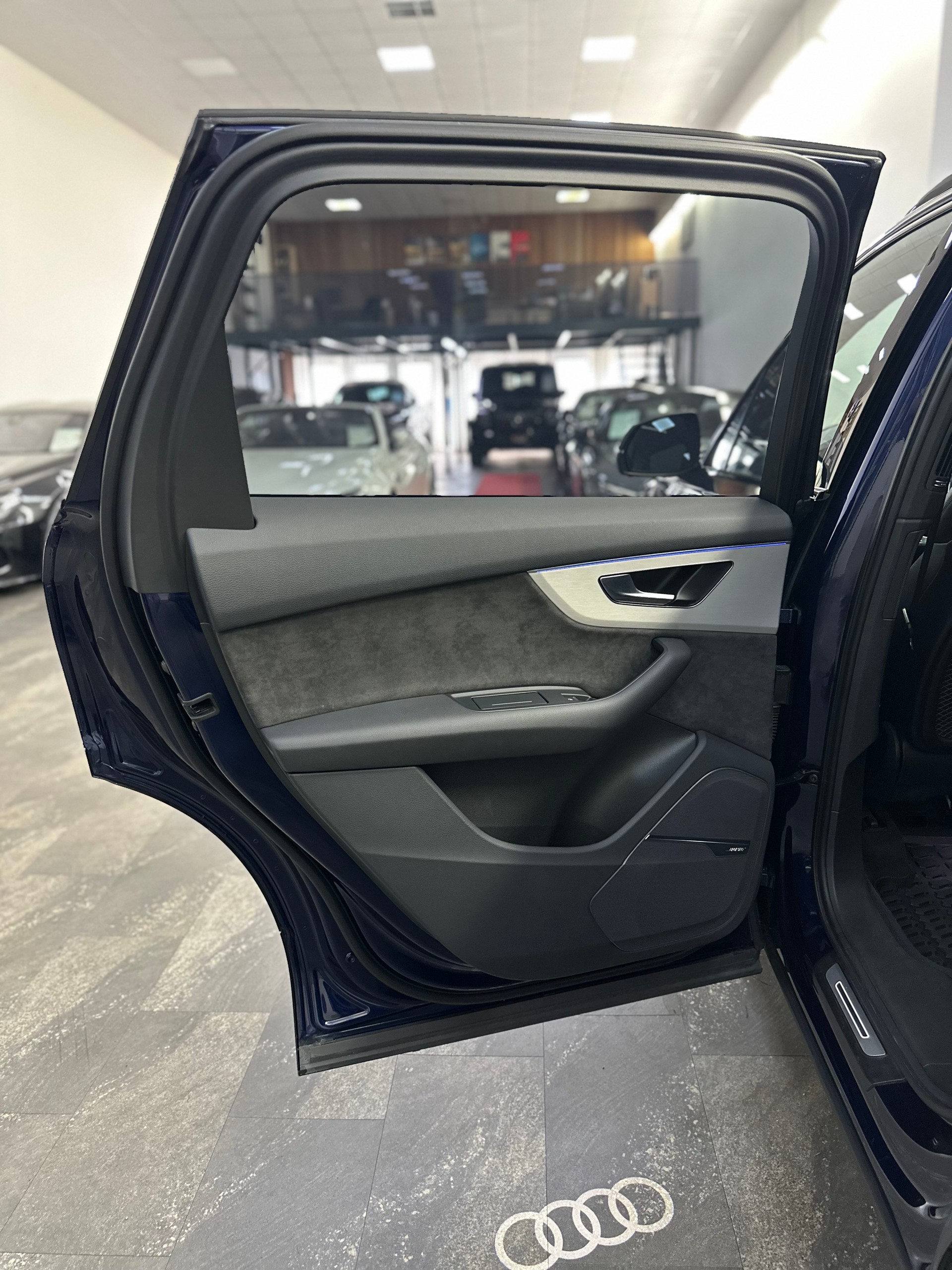 AUDI Q7 55 TFSI e quattro PHEV S line tiptronic-image-17