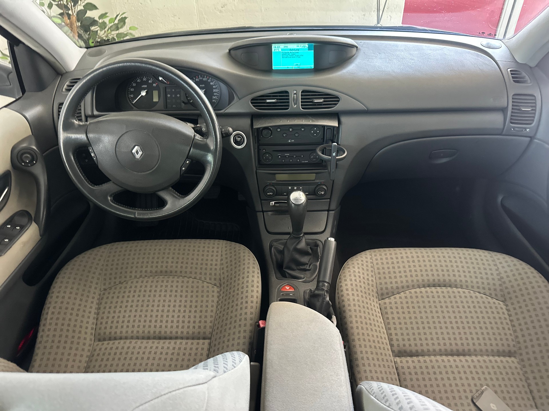RENAULT Laguna 2.0 16V Dynamique Automatic-image-12