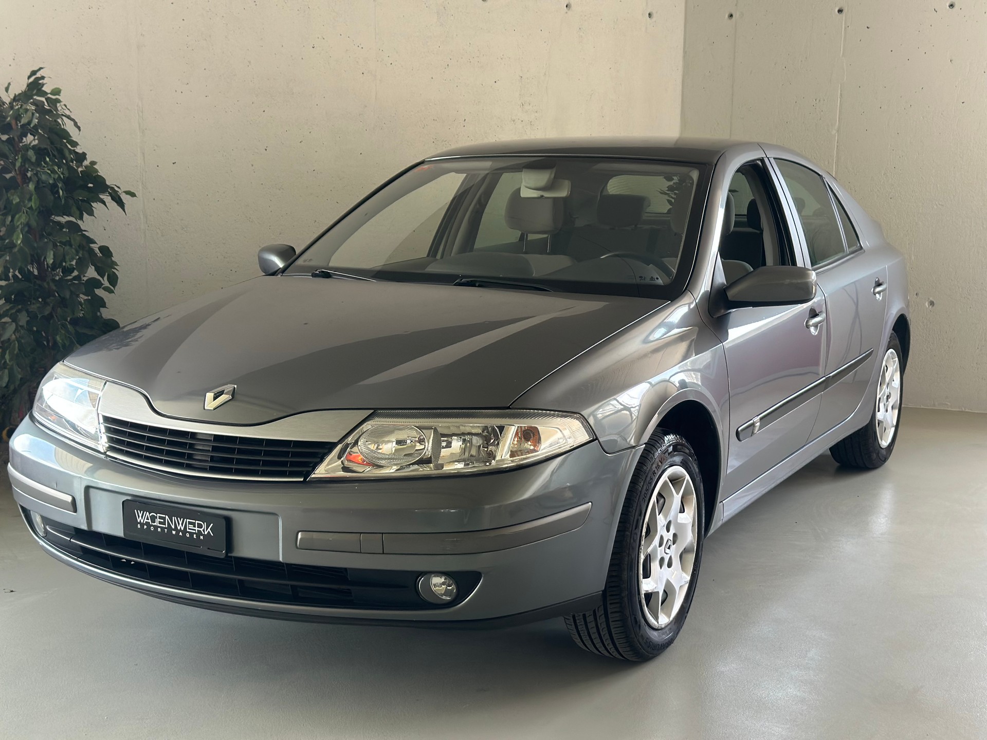 RENAULT Laguna 2.0 16V Dynamique Automatic-image-0