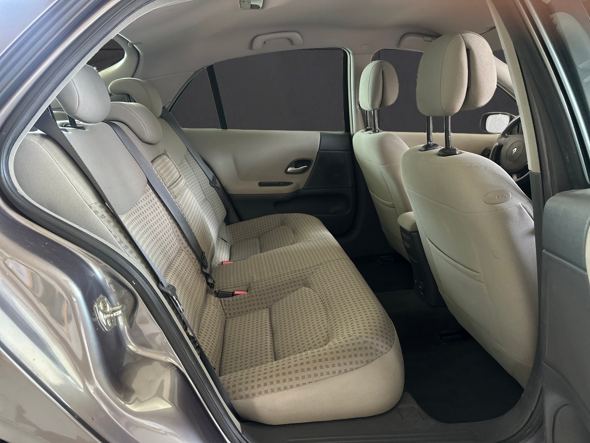 RENAULT Laguna 2.0 16V Dynamique Automatic-image-10