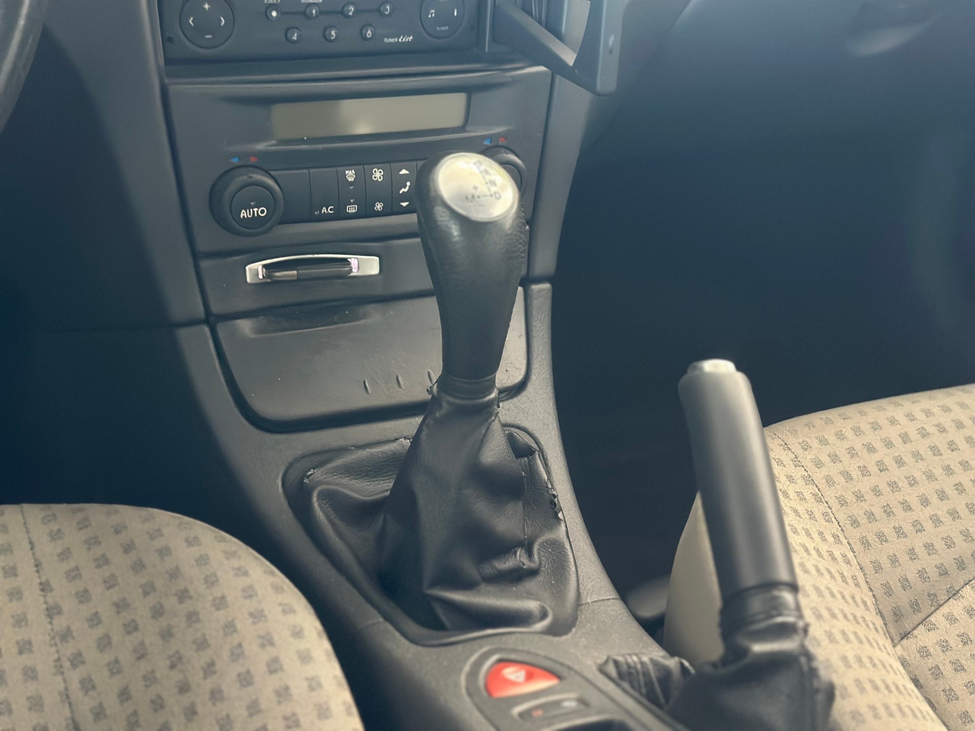 RENAULT Laguna 2.0 16V Dynamique Automatic-image-13