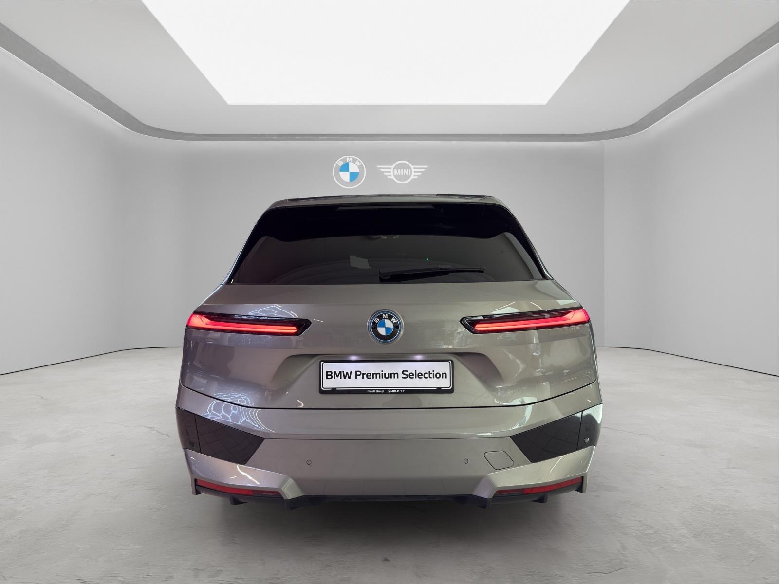 BMW iX xDrive50 SportPaket-image-4