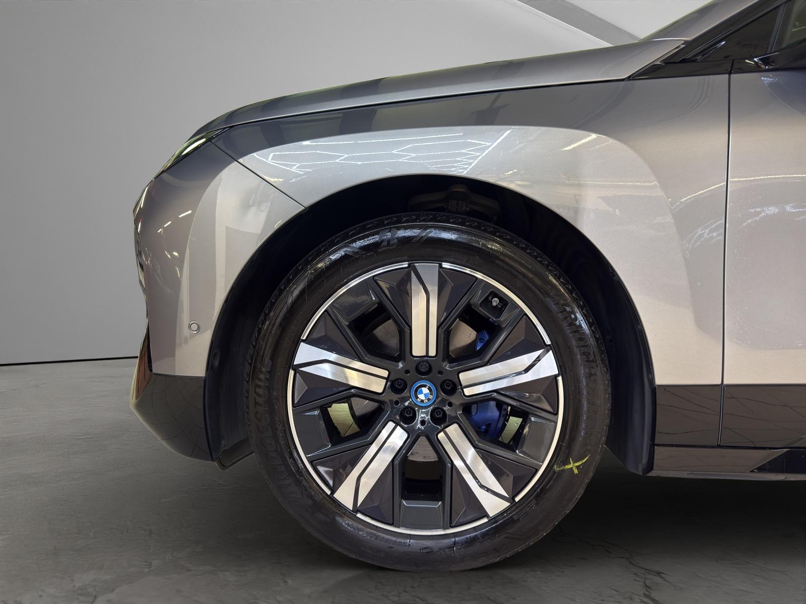 BMW iX xDrive50 SportPaket-image-22