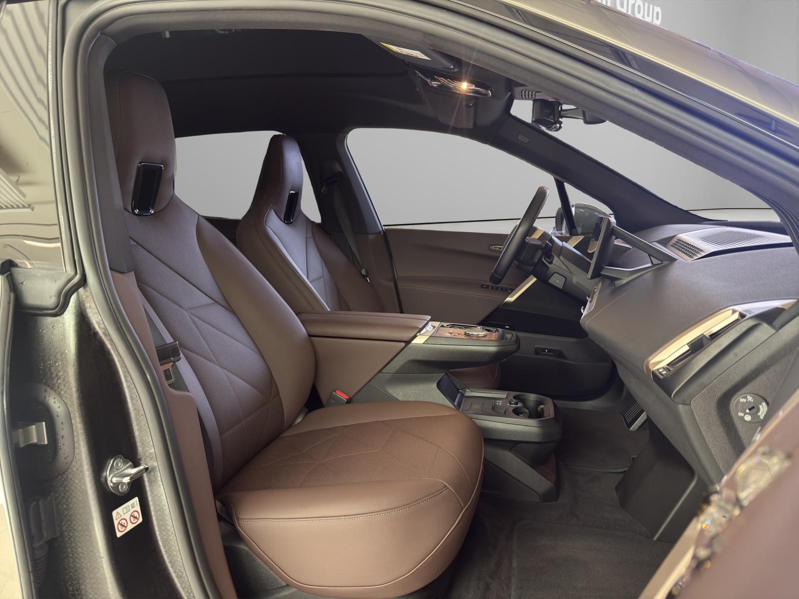 BMW iX xDrive50 SportPaket-image-18