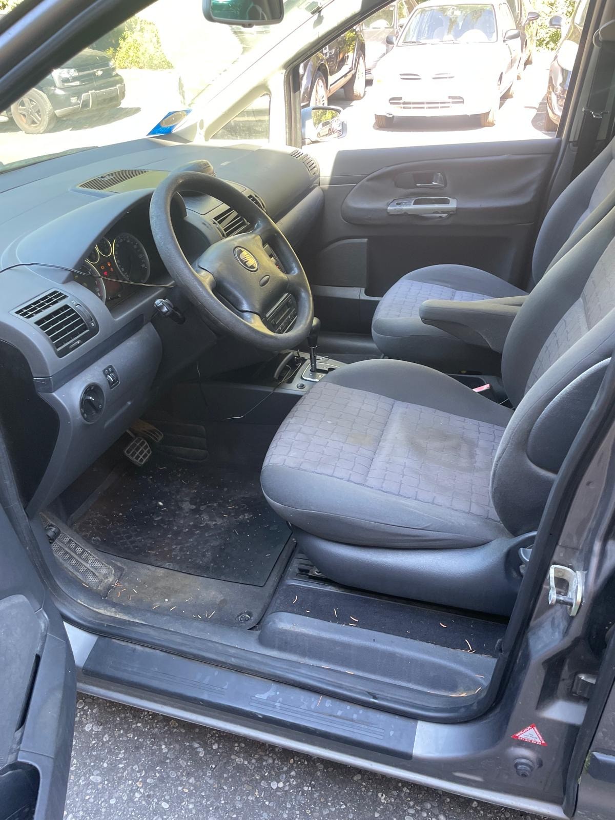SEAT Alhambra 1.8 Turbo Sport-image-11