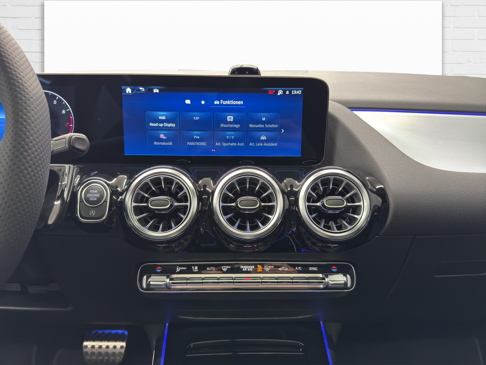 MERCEDES-BENZ GLA 200 AMG Line Night Star-image-8