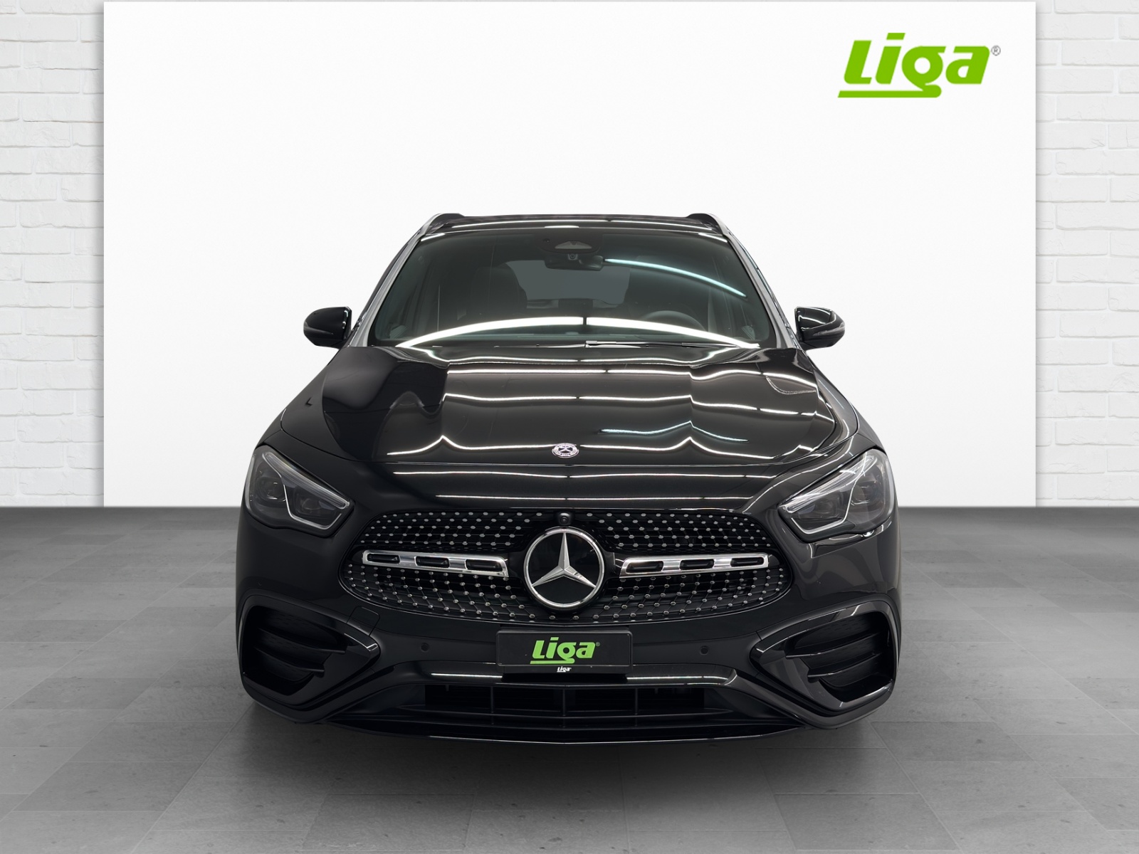 MERCEDES-BENZ GLA 200 AMG Line Night Star-showroom-element-1