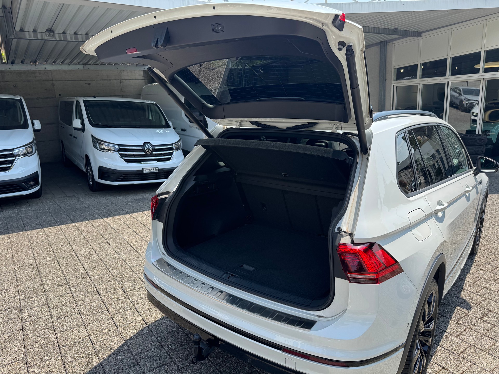 VW Tiguan 2.0 TDI SCR Highline 4Motion DSG-image-6