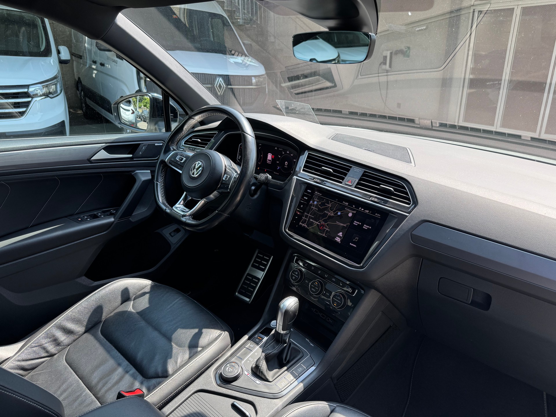 VW Tiguan 2.0 TDI SCR Highline 4Motion DSG-image-12
