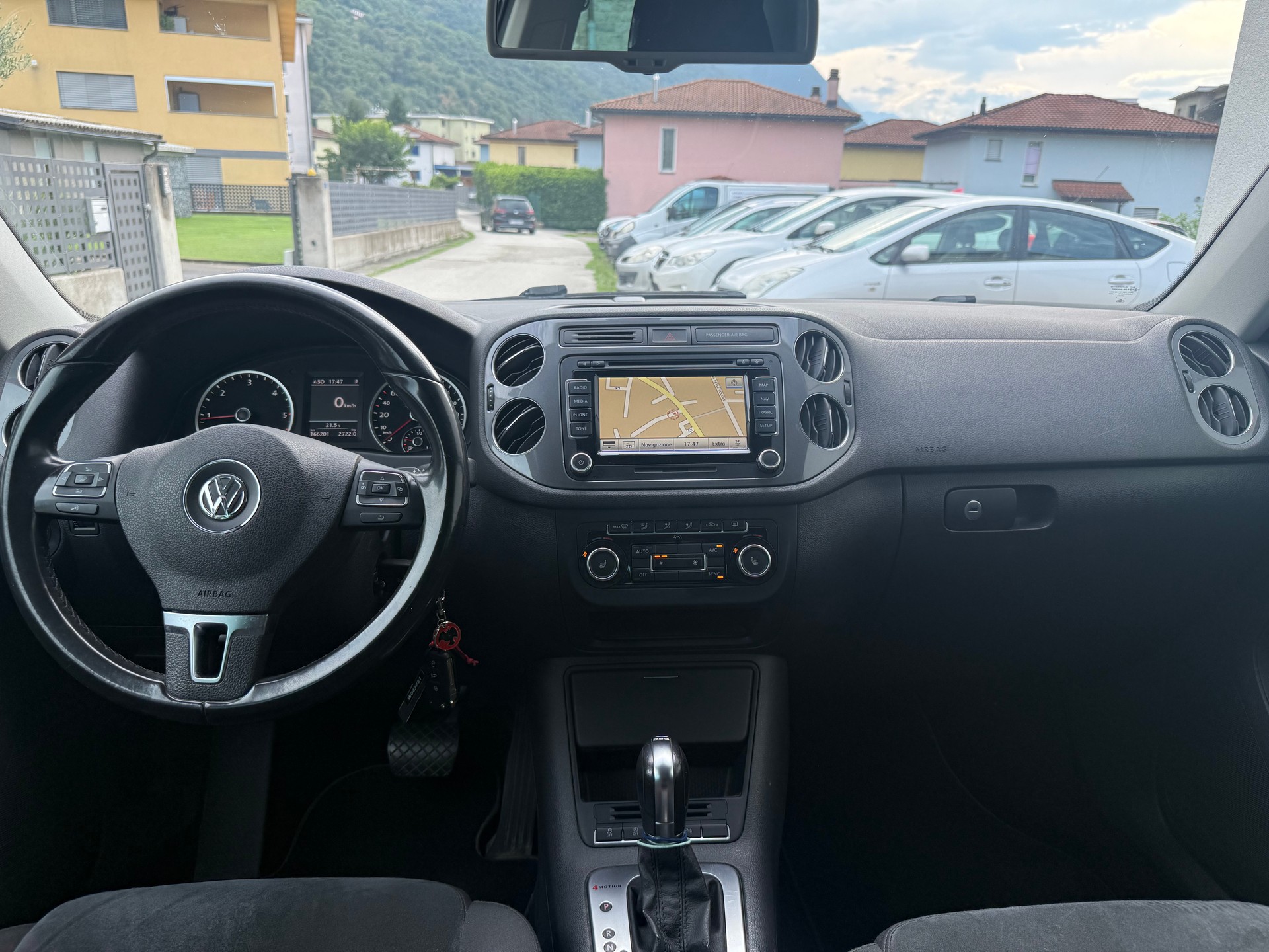 VW Tiguan 2.0 TDI BlueMotion Sport&Style 4Motion DSG-image-11