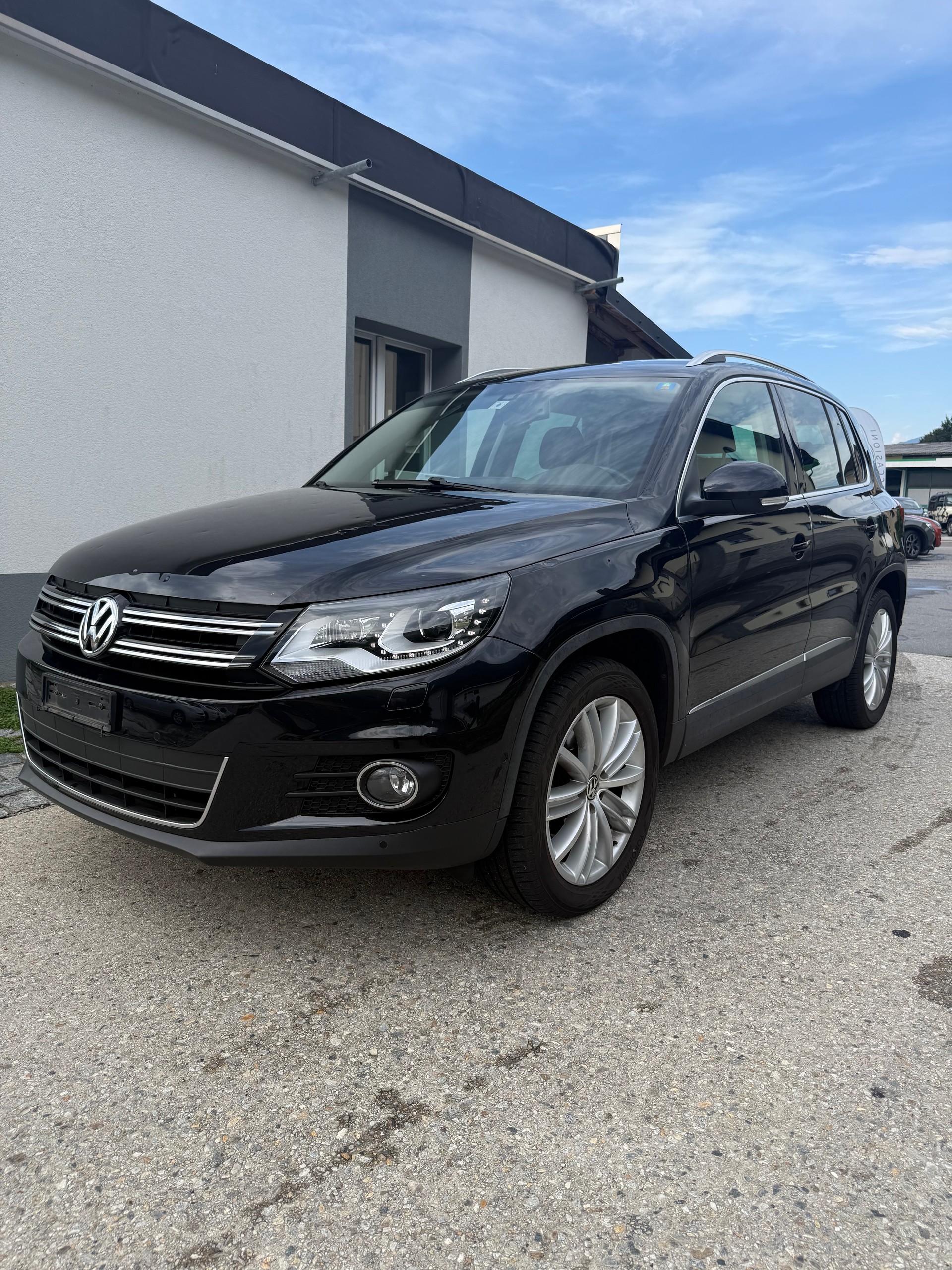 VW Tiguan 2.0 TDI BlueMotion Sport&Style 4Motion DSG-image-1