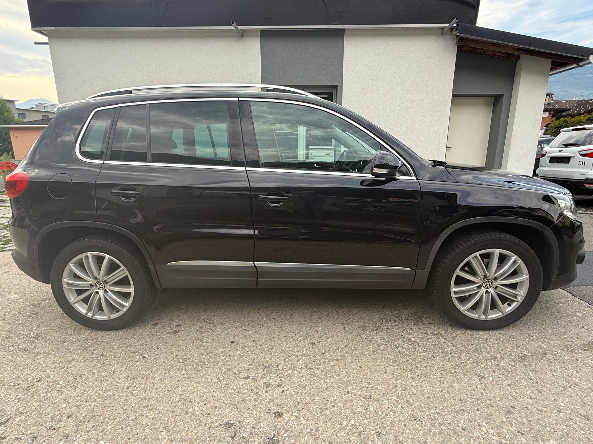 VW Tiguan 2.0 TDI BlueMotion Sport&Style 4Motion DSG-image-6