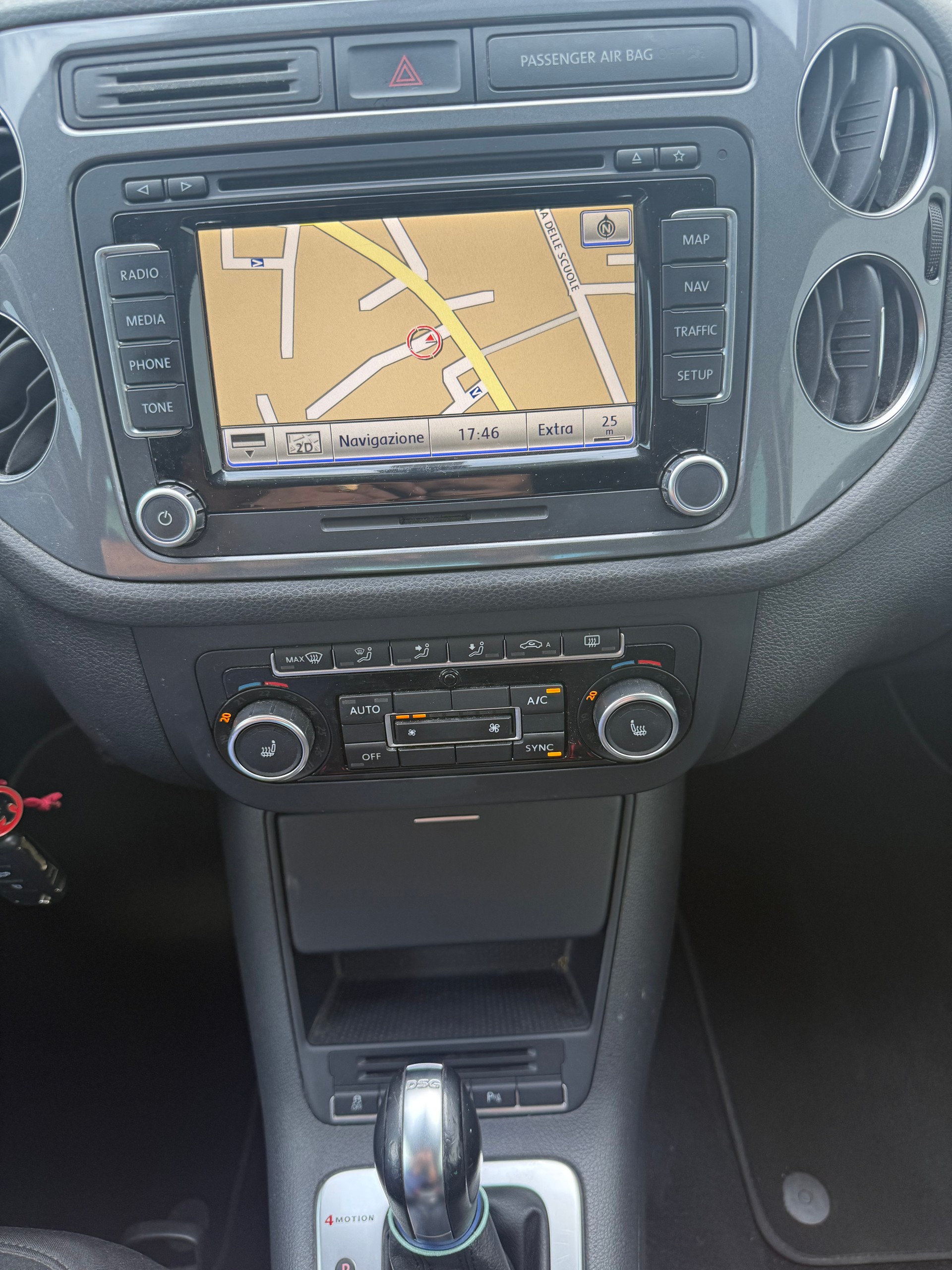 VW Tiguan 2.0 TDI BlueMotion Sport&Style 4Motion DSG-image-12