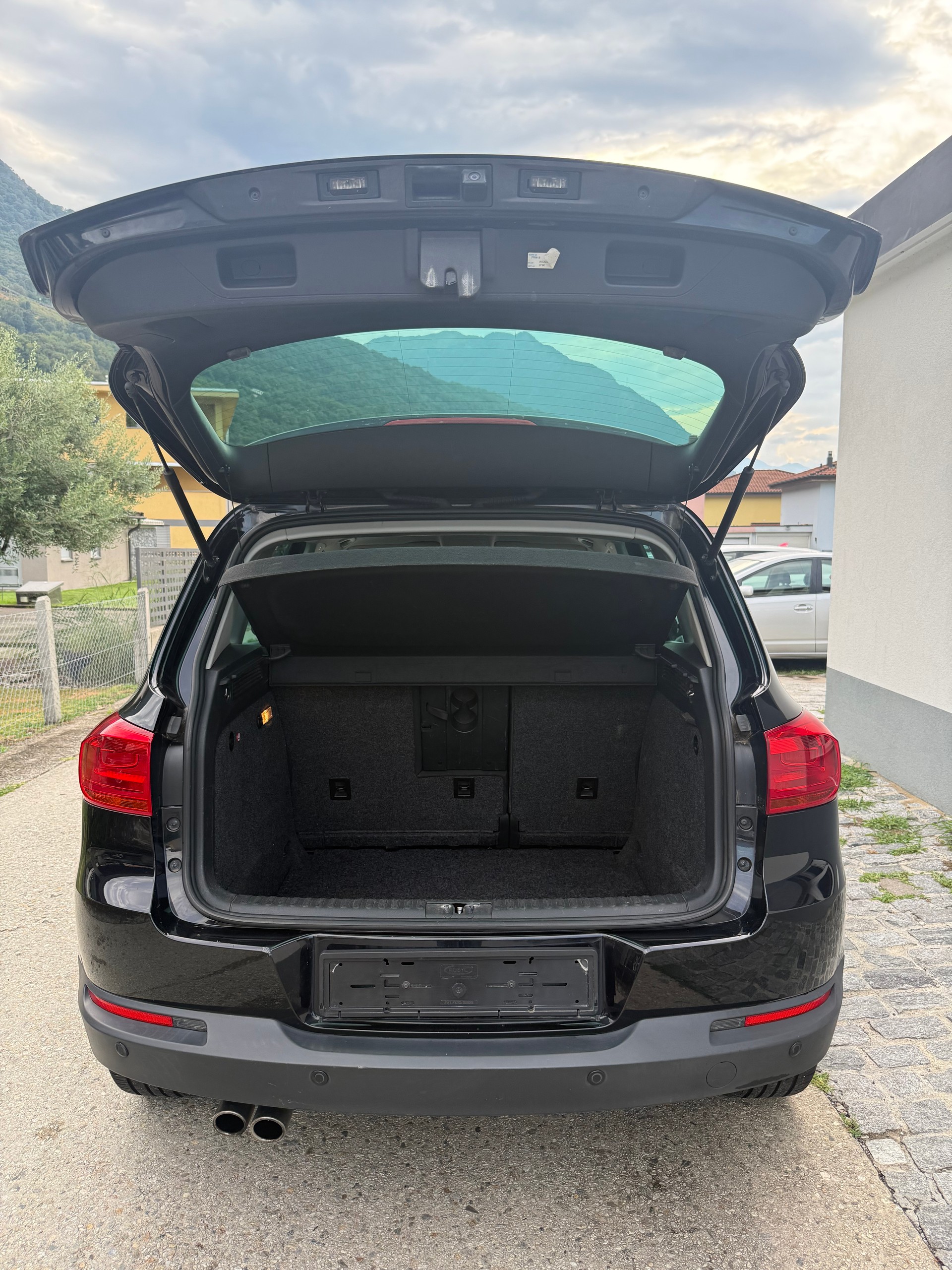 VW Tiguan 2.0 TDI BlueMotion Sport&Style 4Motion DSG-image-10