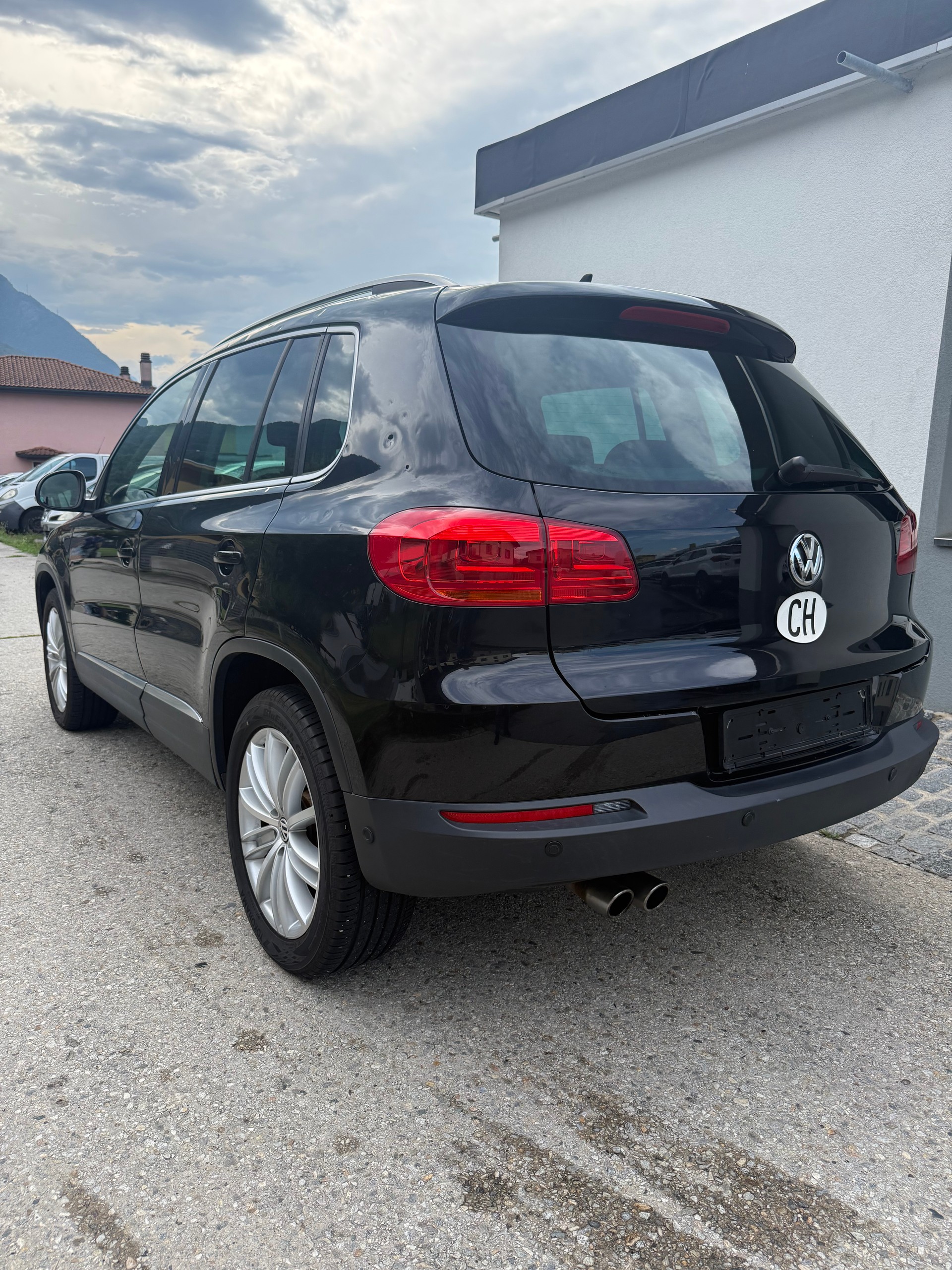 VW Tiguan 2.0 TDI BlueMotion Sport&Style 4Motion DSG-image-8