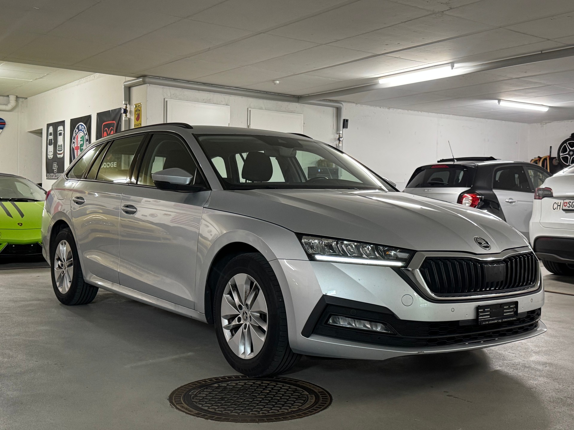 SKODA Octavia Combi 2.0 TDI DSG Ambition 4x4-image-2