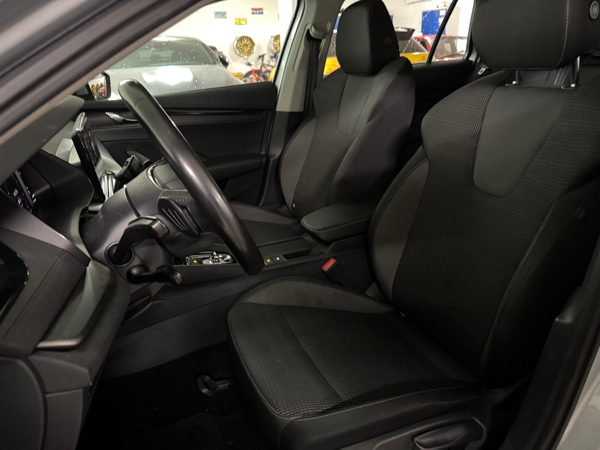 SKODA Octavia Combi 2.0 TDI DSG Ambition 4x4-image-11