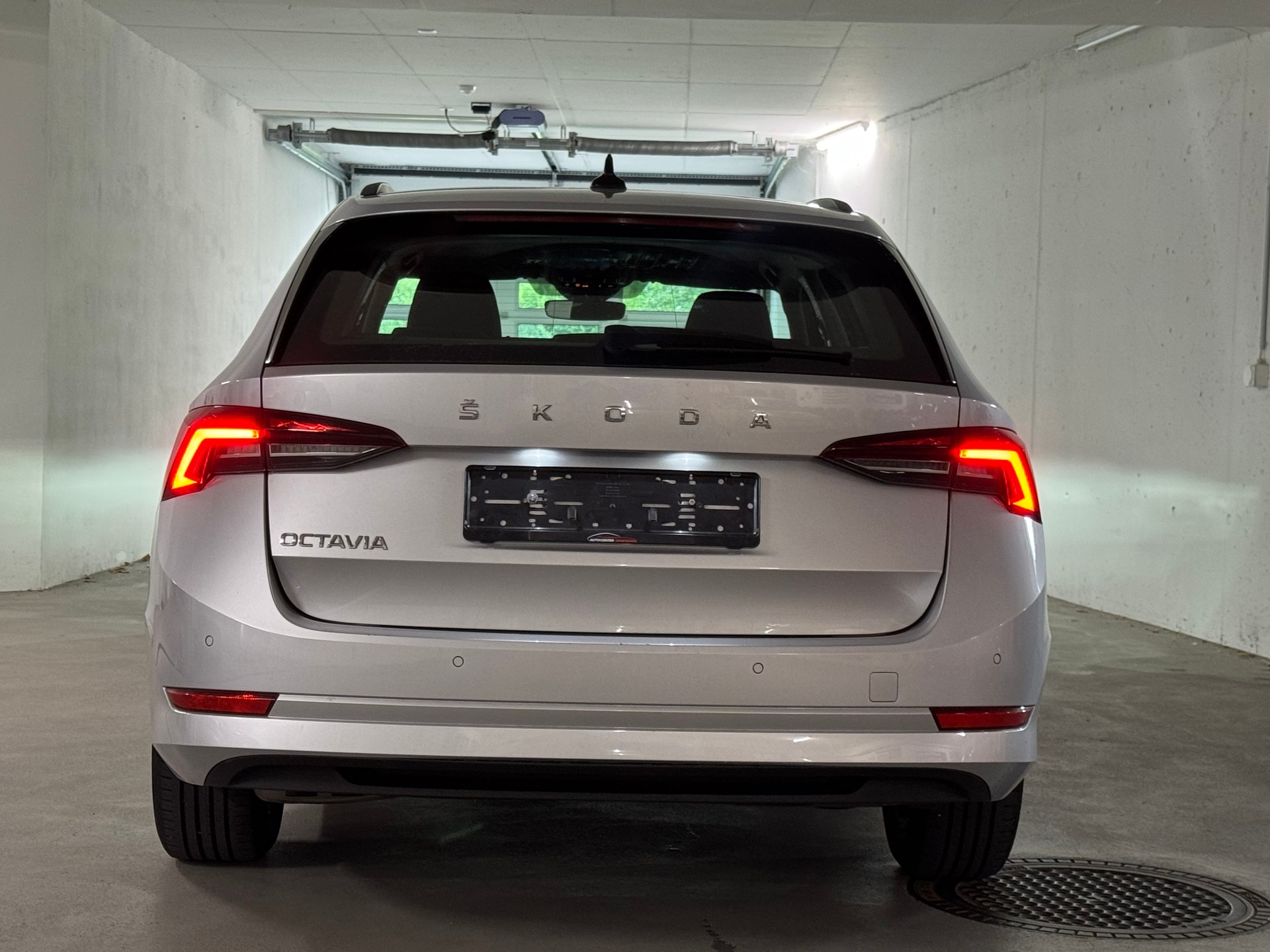SKODA Octavia Combi 2.0 TDI DSG Ambition 4x4-image-5