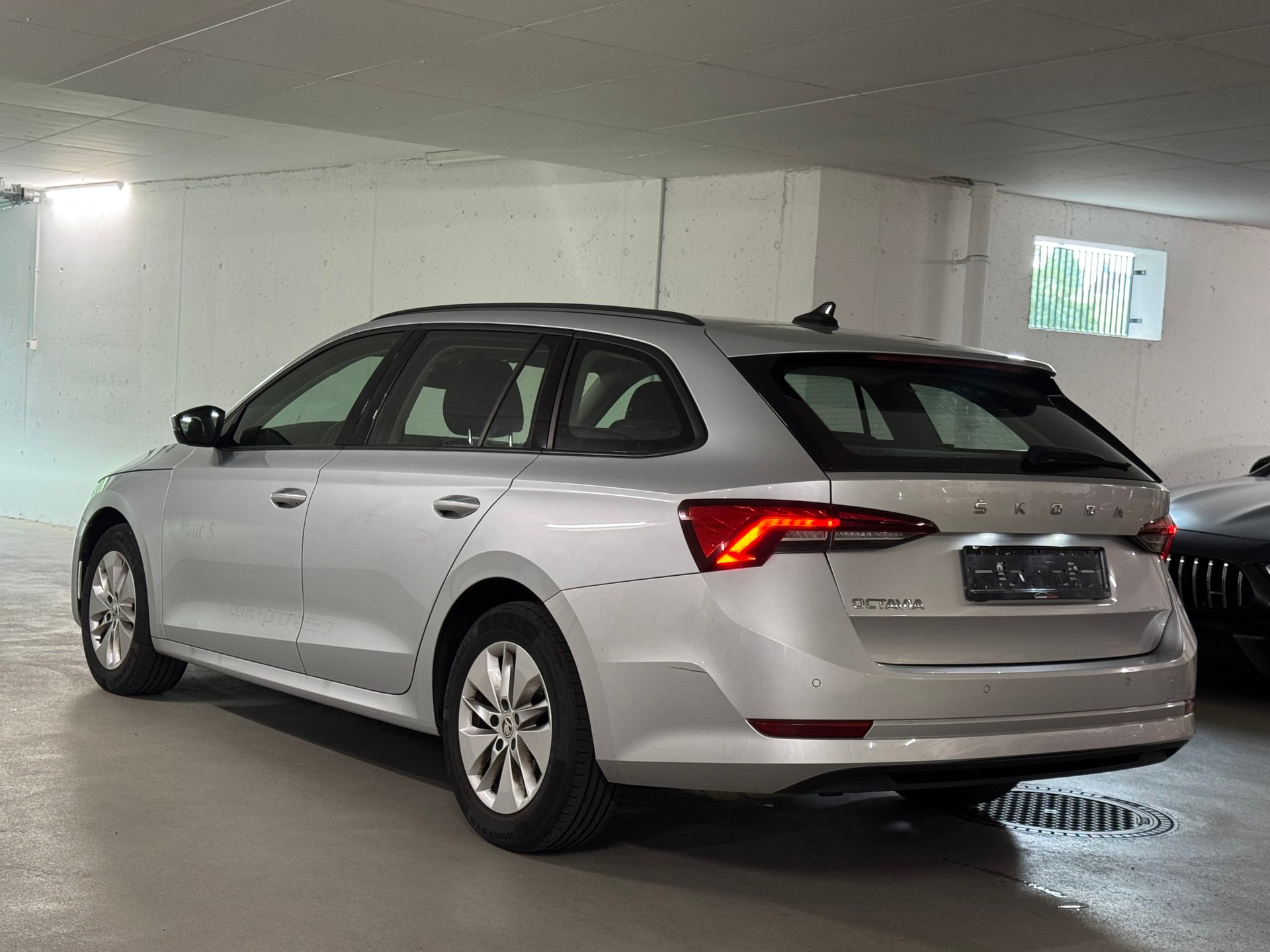SKODA Octavia Combi 2.0 TDI DSG Ambition 4x4-image-4