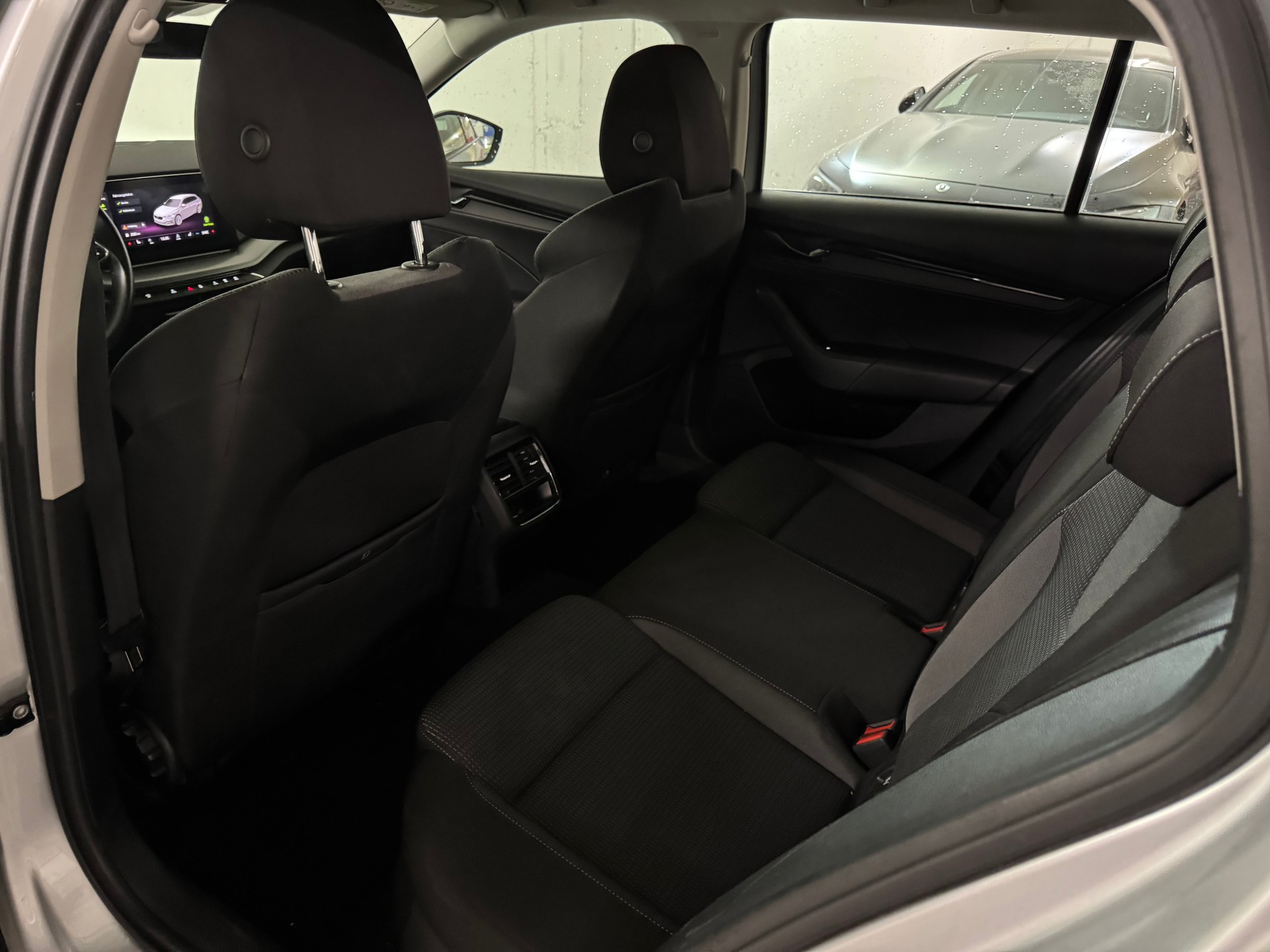 SKODA Octavia Combi 2.0 TDI DSG Ambition 4x4-image-12