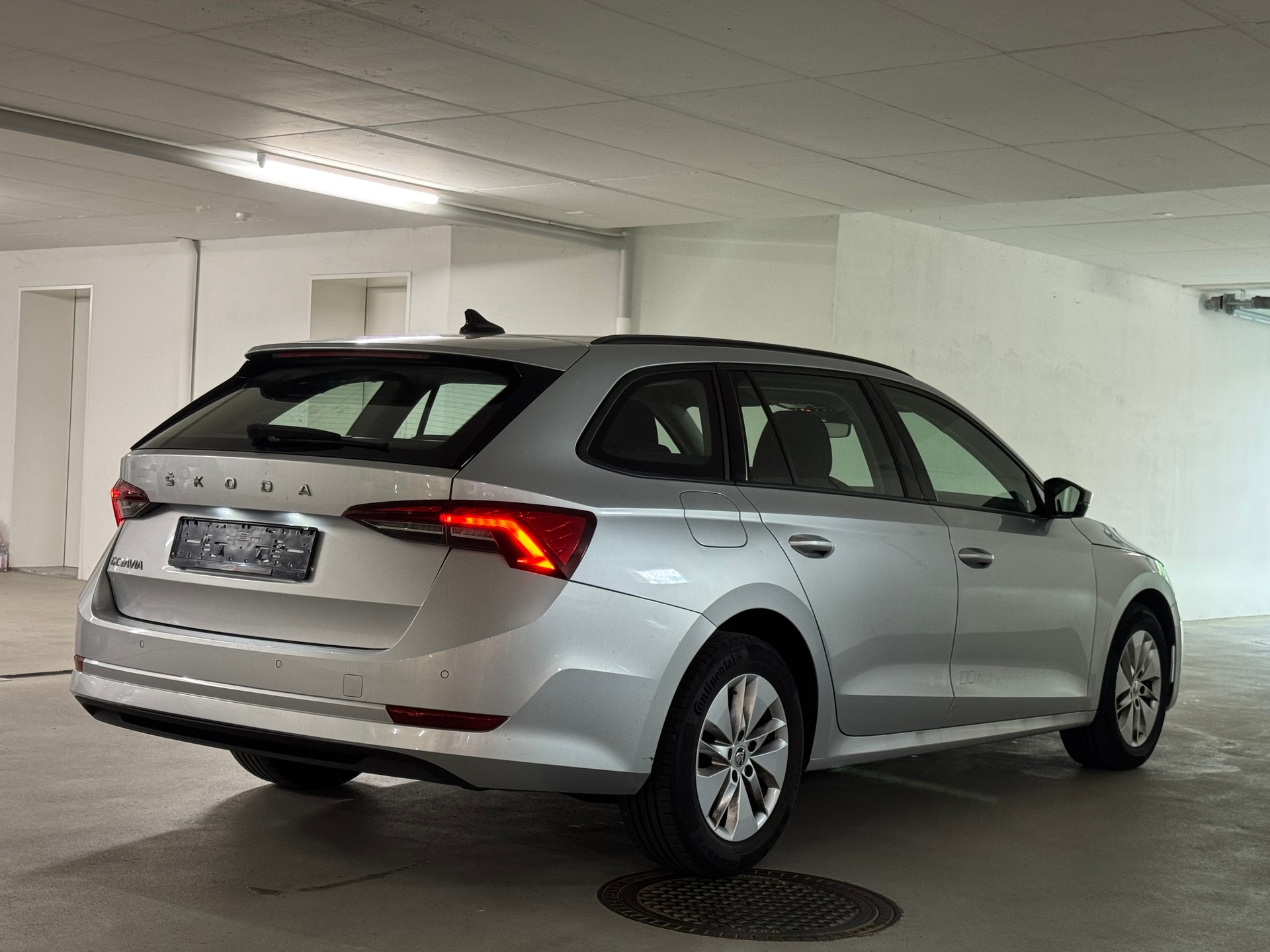 SKODA Octavia Combi 2.0 TDI DSG Ambition 4x4-image-6
