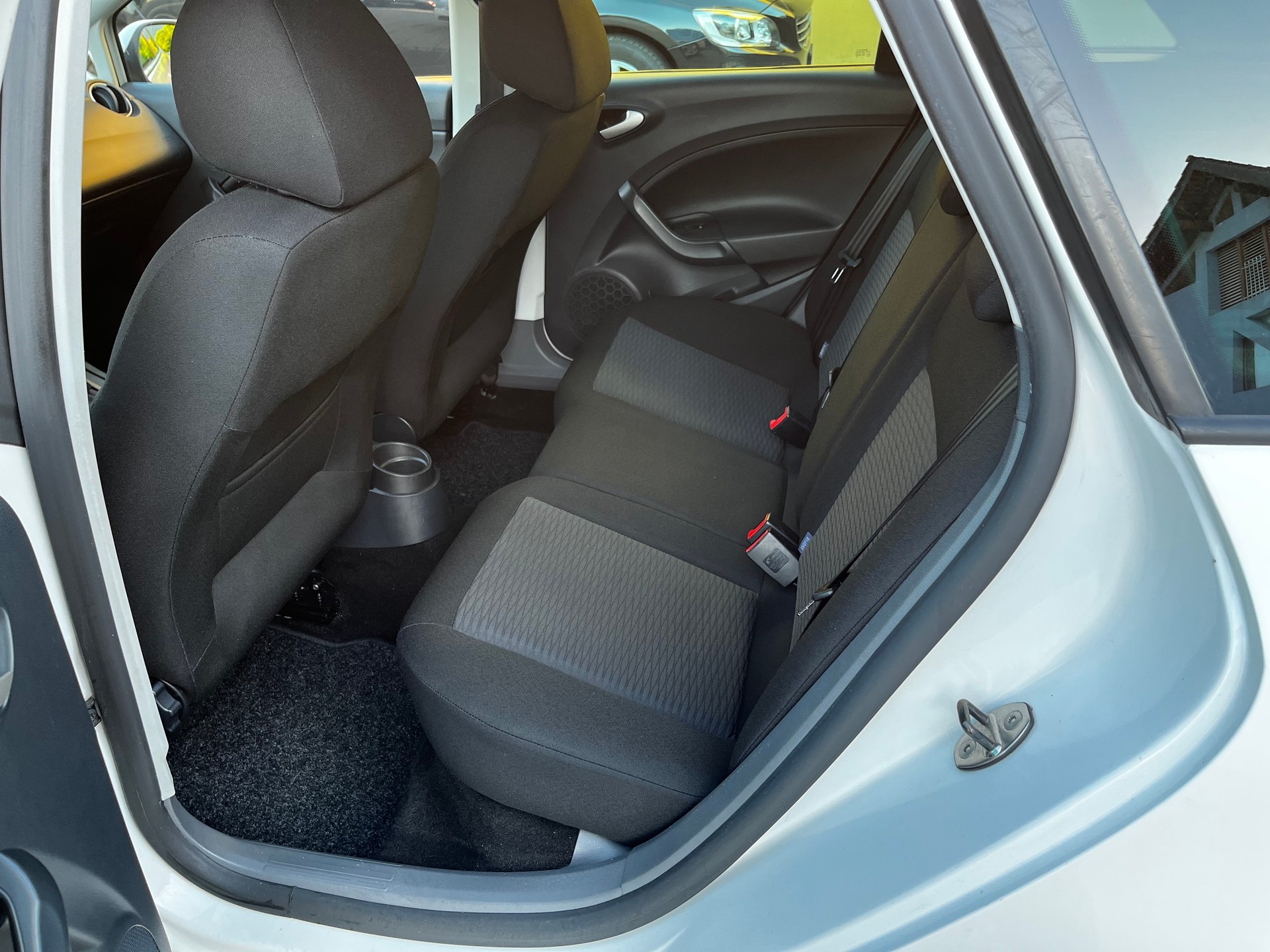 SEAT Ibiza ST 1.6 TDI Sport-image-8