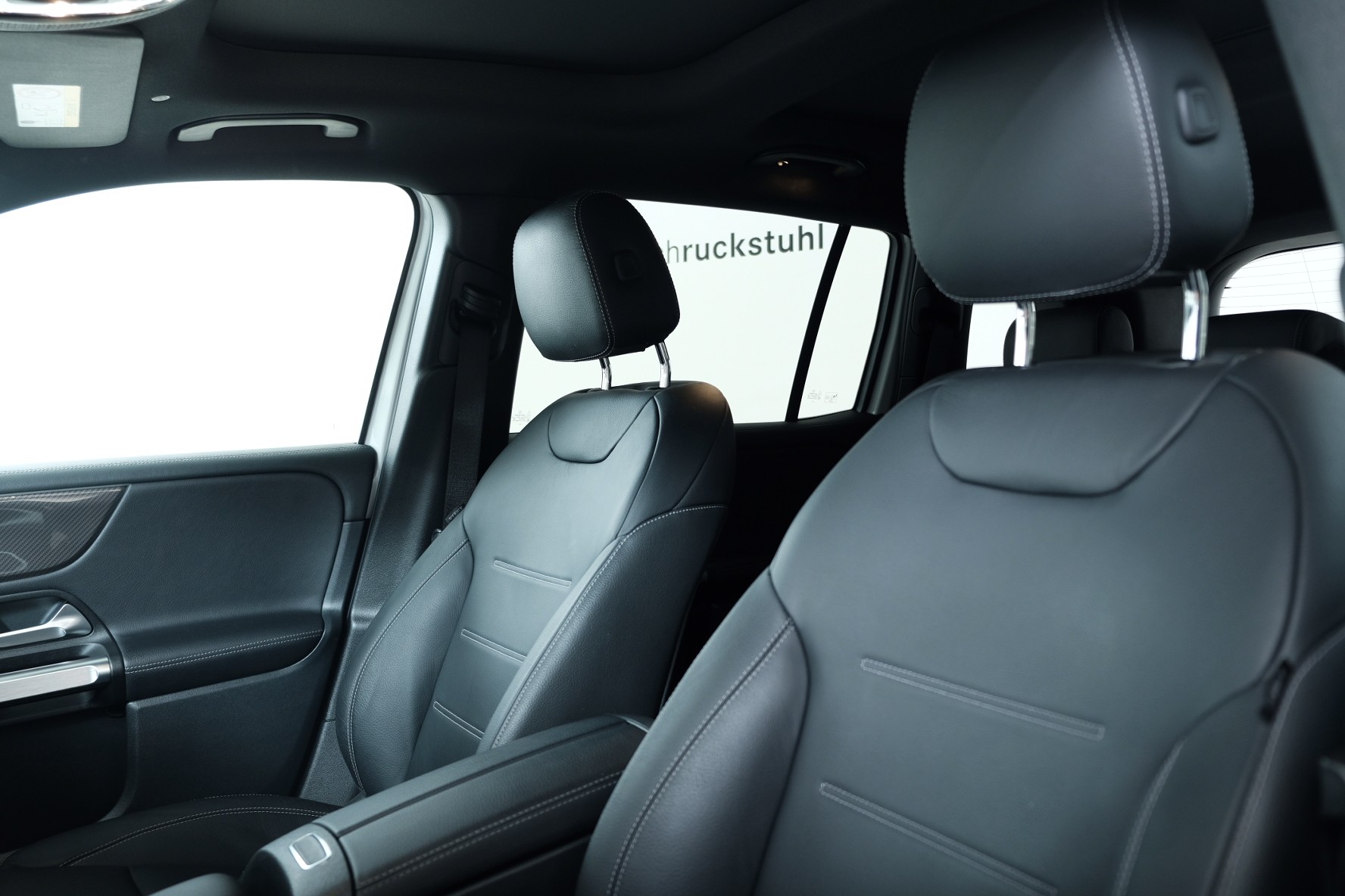 MERCEDES-BENZ GLB 250 4Matic AMG Line 8G-Tronic-image-10