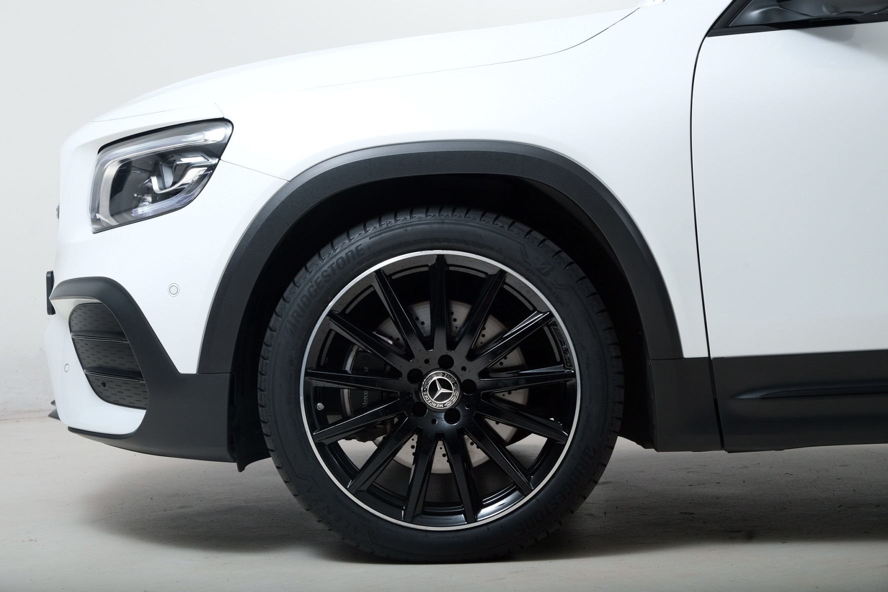 MERCEDES-BENZ GLB 250 4Matic AMG Line 8G-Tronic-image-2