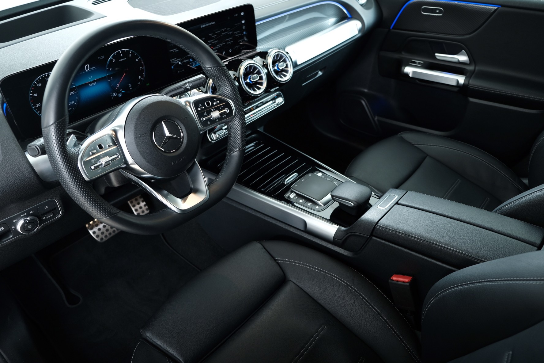 MERCEDES-BENZ GLB 250 4Matic AMG Line 8G-Tronic-image-8