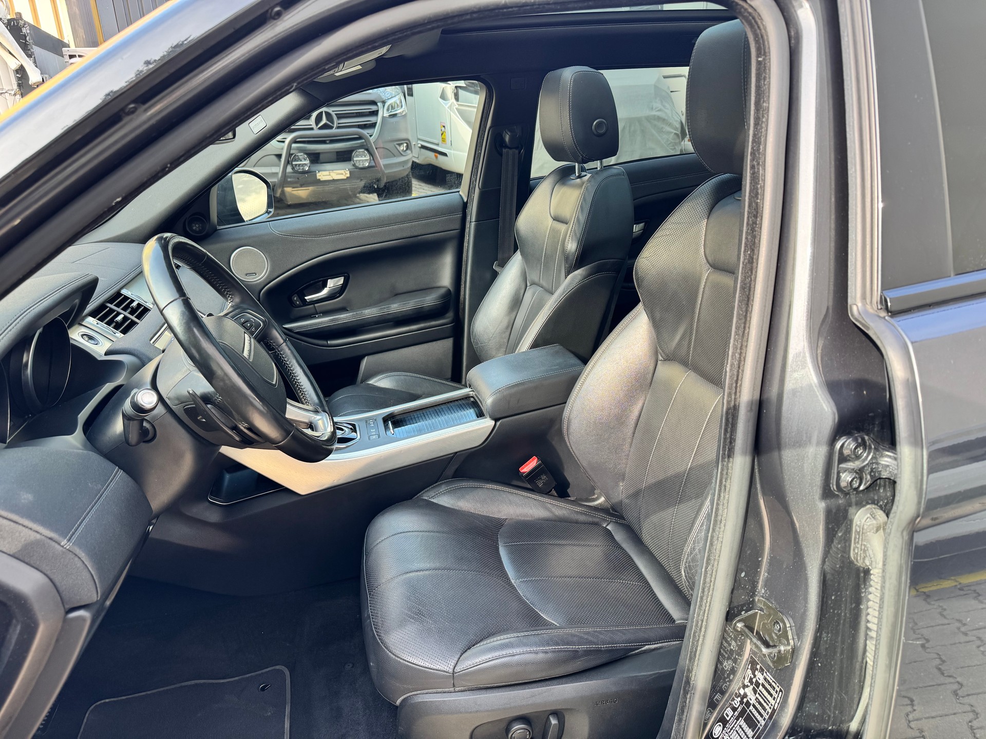 LAND ROVER Range Rover Evoque 2.0 Si4 SE Dynamic AT9-image-13