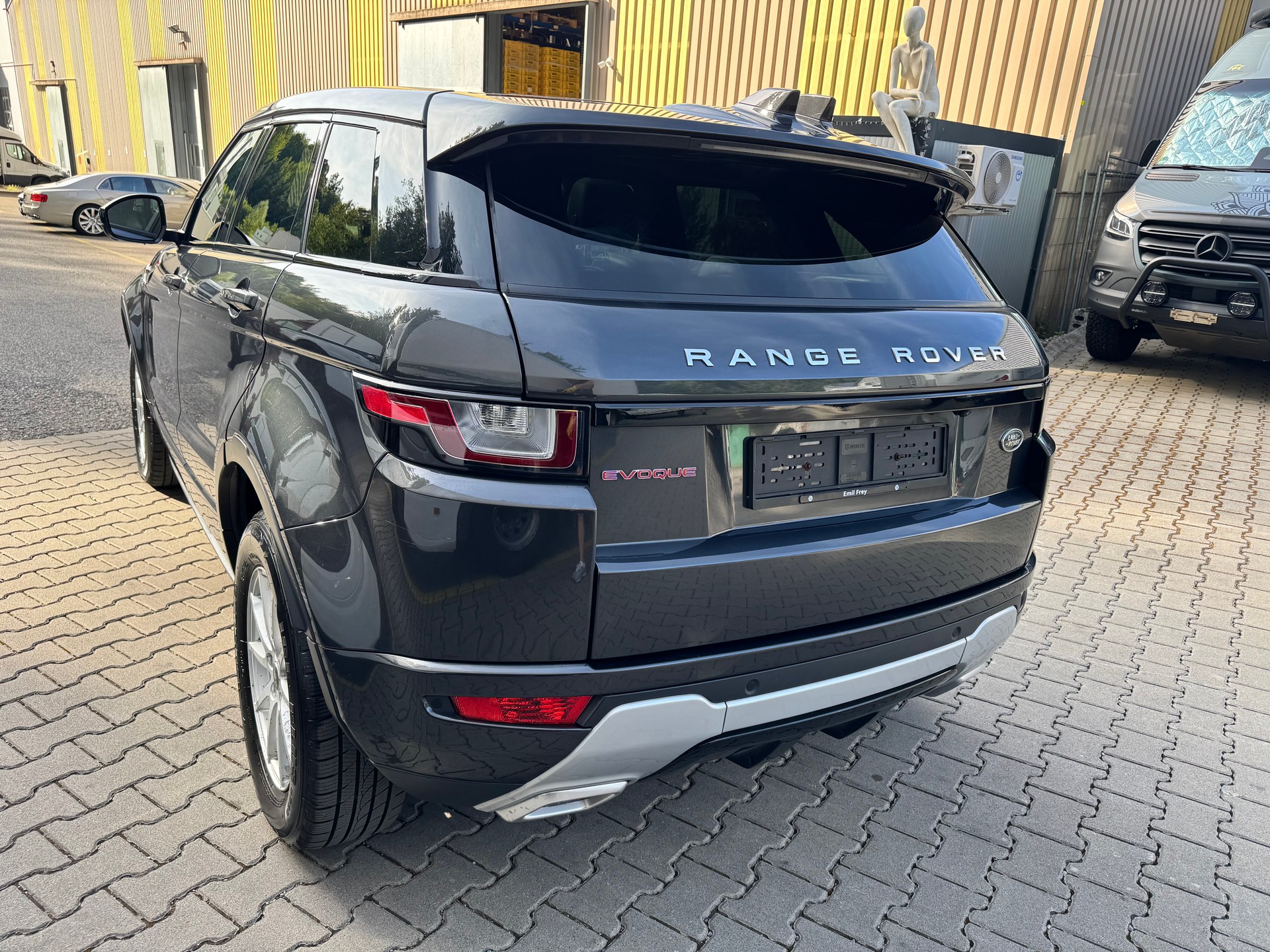 LAND ROVER Range Rover Evoque 2.0 Si4 SE Dynamic AT9-image-5