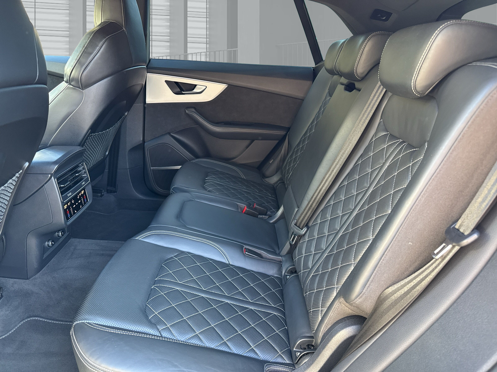 AUDI Q8 50 TDI quattro tiptronic S-Line-image-15
