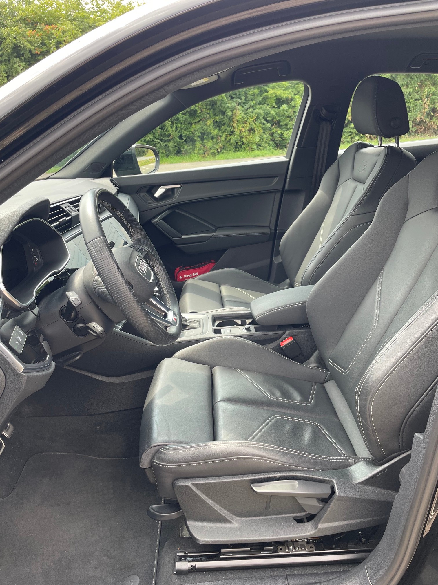 AUDI Q3 Sportback 40 TDI S line quattro S-Tronic-image-3