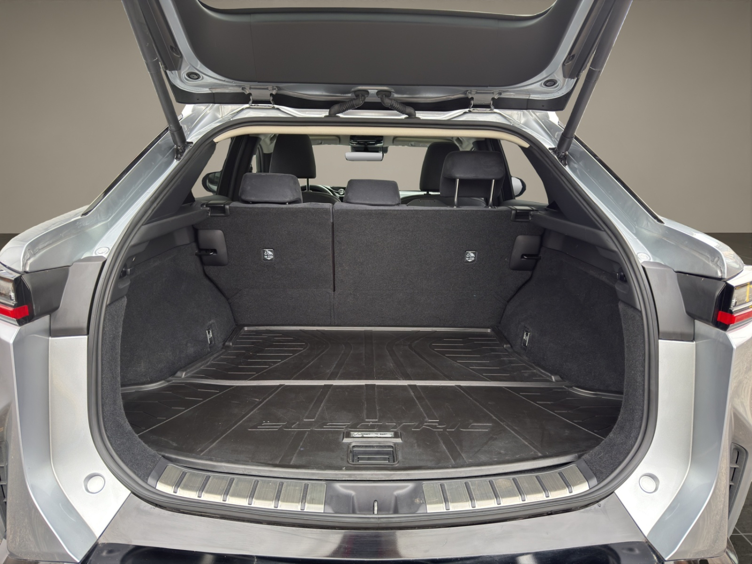 LEXUS RZ 450e Excellence-image-17