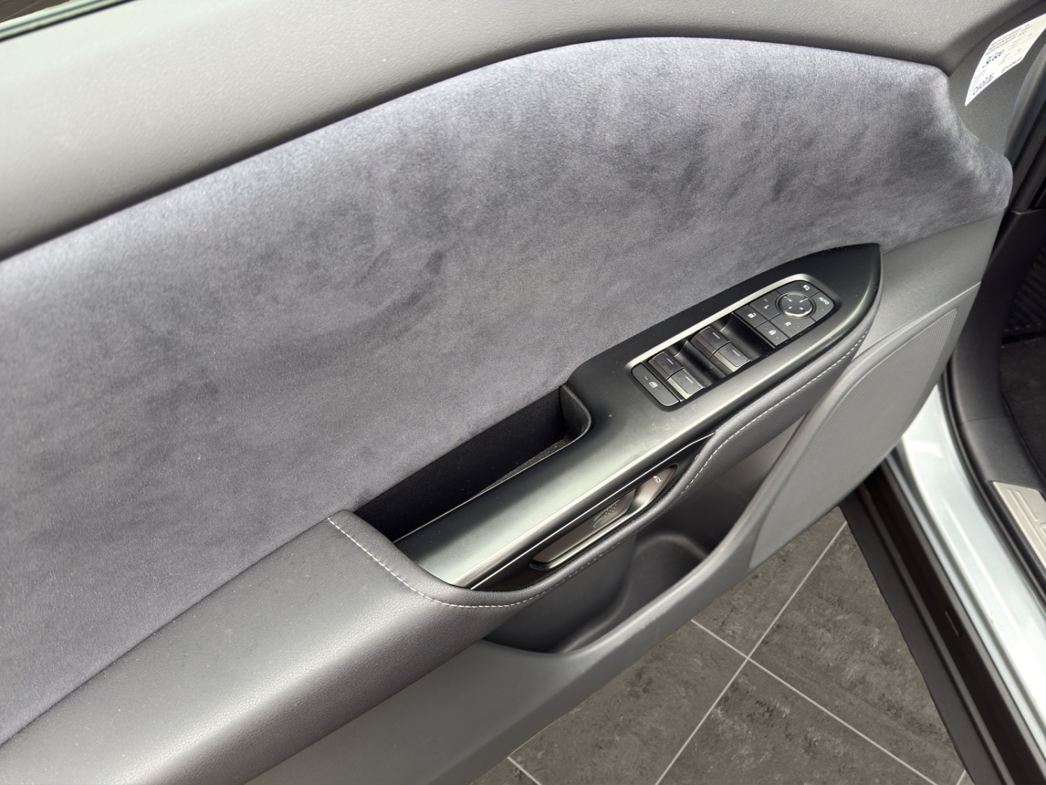 LEXUS RZ 450e Excellence-image-16