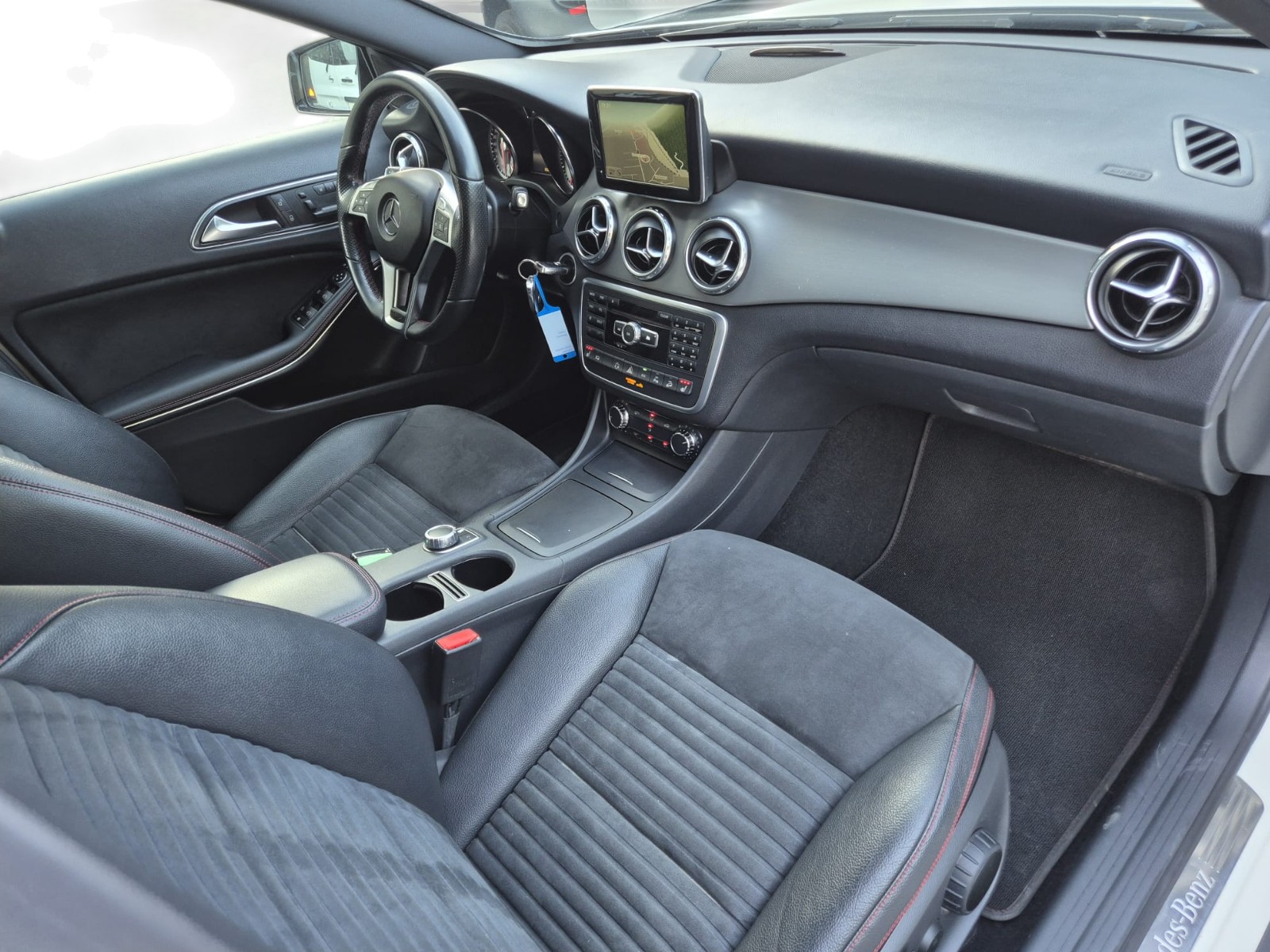 MERCEDES-BENZ GLA 250 AMG Line 4Matic 7G-DCT-image-15