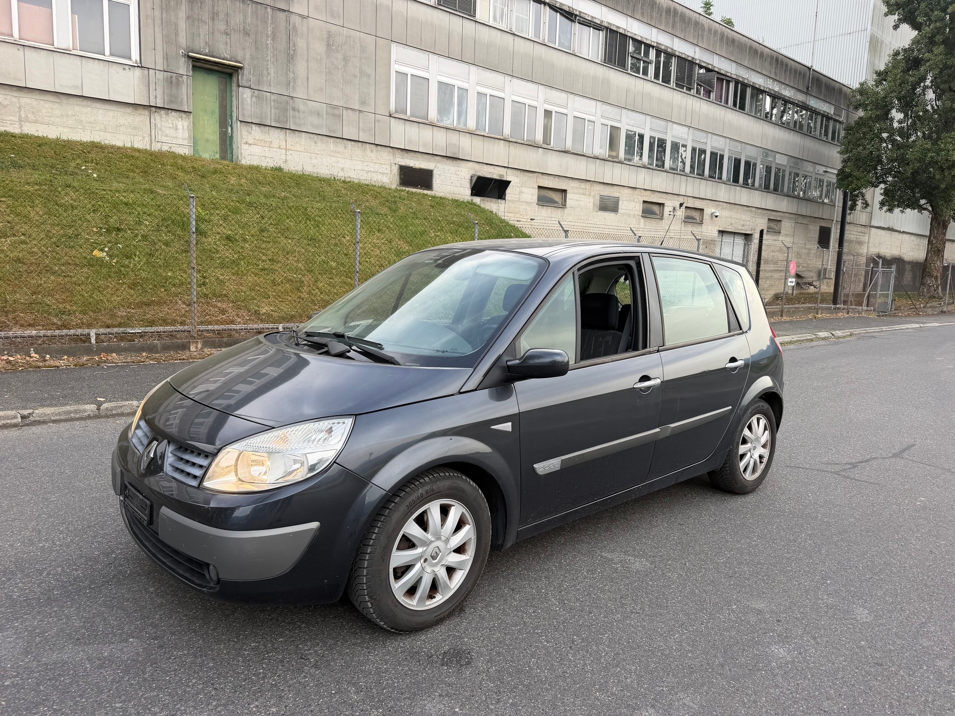 RENAULT Scénic 2.0 dCi Exception-image-0