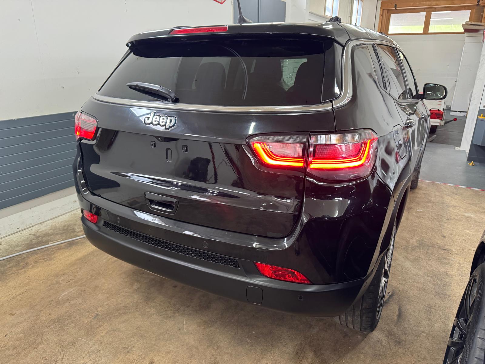 JEEP Compass 1.3 T PHEV Swiss Limited Plus AWD-image-1