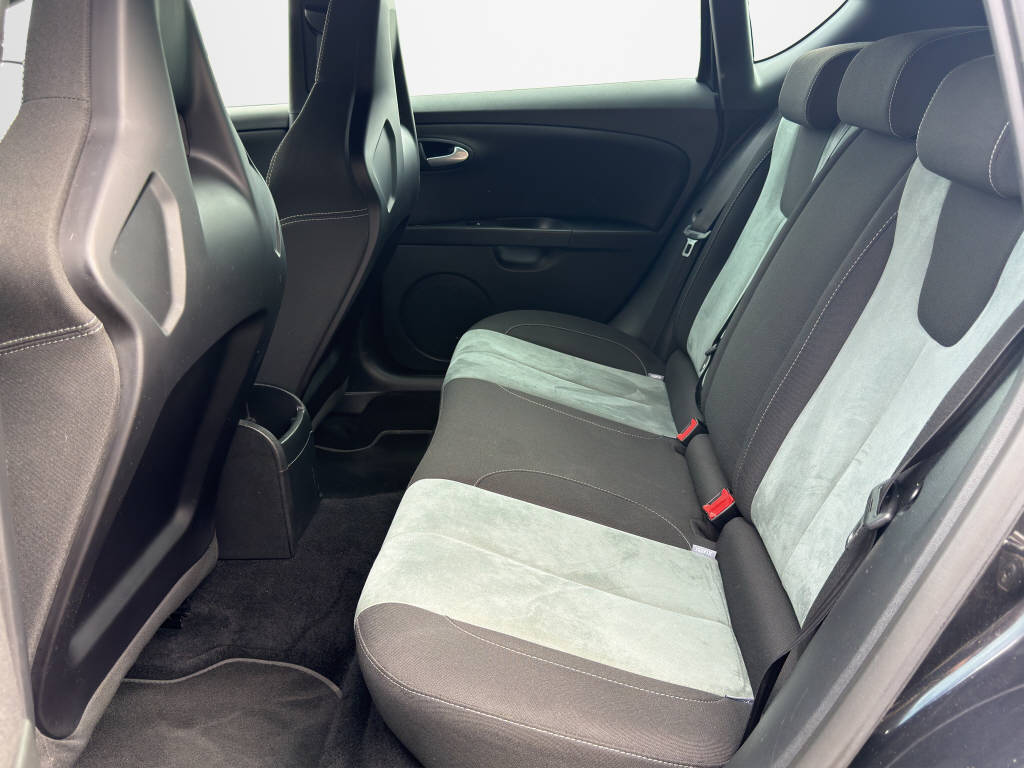 SEAT Leon 2.0 TSI Cupra R-image-13