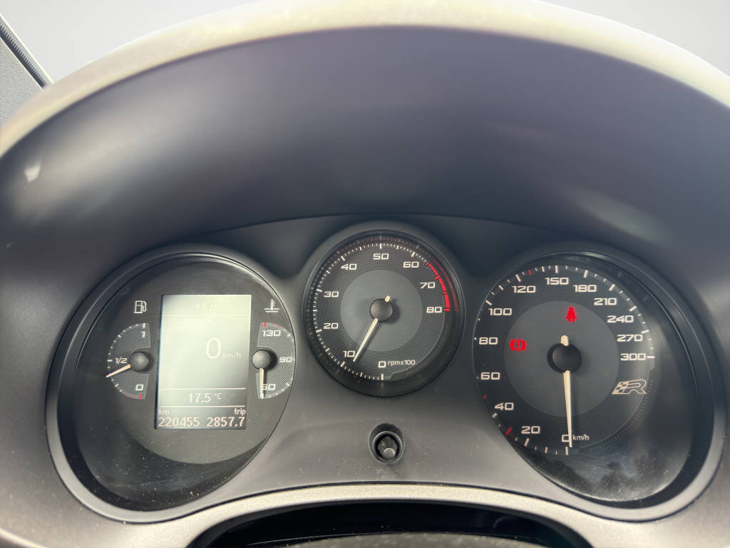 SEAT Leon 2.0 TSI Cupra R-image-10