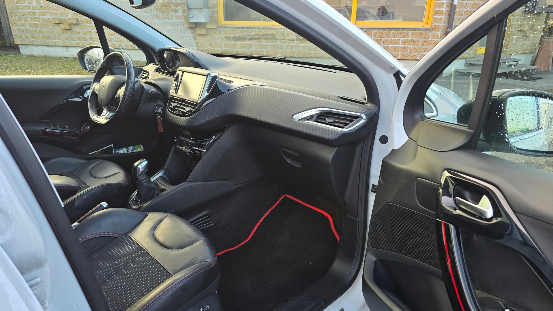 PEUGEOT 208 1.2 THP Allure Gt line-image-6