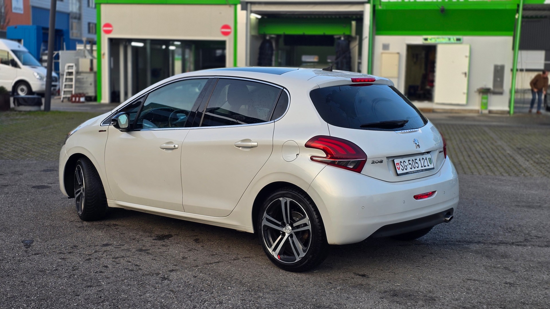 PEUGEOT 208 1.2 THP Allure Gt line-image-3