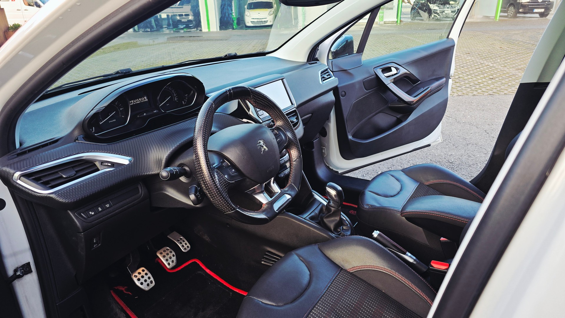 PEUGEOT 208 1.2 THP Allure Gt line-image-8